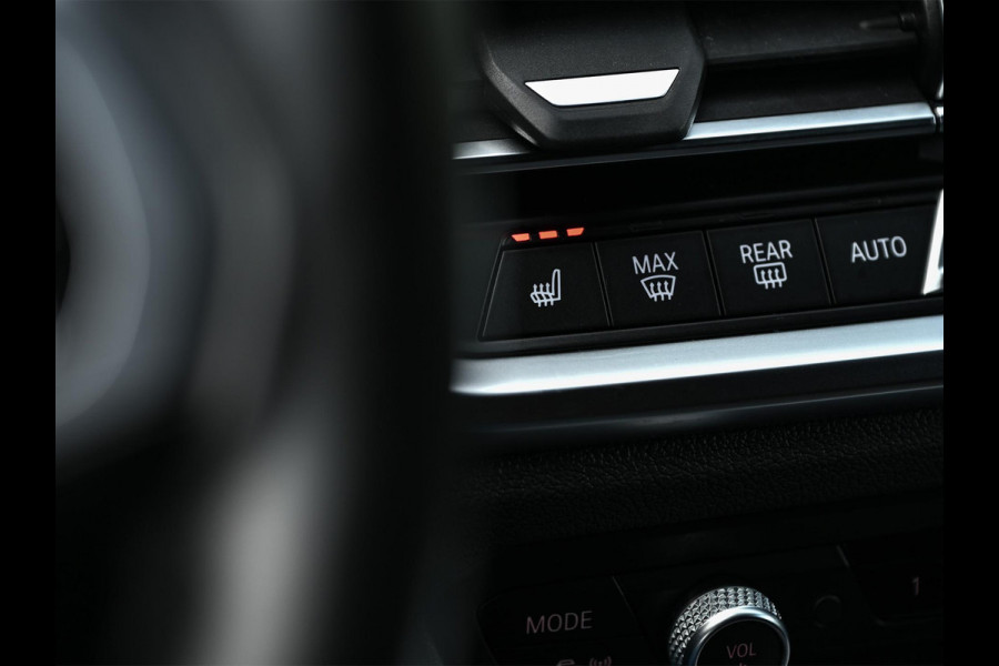 BMW 3 Serie Touring 330e High Executive | M-Sport | Panoramadak | Hifi | ACC | Stoelverwarming | Ambienteverlichting | Keyless | PDC V+A