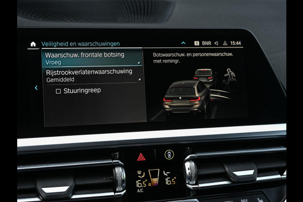 BMW 3 Serie Touring 330e High Executive | M-Sport | Panoramadak | Hifi | ACC | Stoelverwarming | Ambienteverlichting | Keyless | PDC V+A