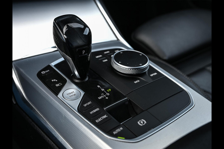 BMW 3 Serie Touring 330e High Executive | M-Sport | Panoramadak | Hifi | ACC | Stoelverwarming | Ambienteverlichting | Keyless | PDC V+A