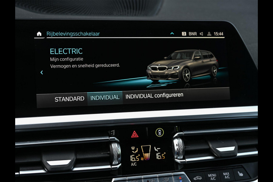 BMW 3 Serie Touring 330e High Executive | M-Sport | Panoramadak | Hifi | ACC | Stoelverwarming | Ambienteverlichting | Keyless | PDC V+A