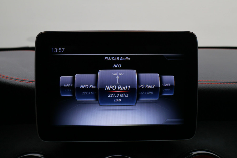 Mercedes-Benz CLA-Klasse AMG 45 4MATIC Memory, Sfeerverlichting, Harmen & Kardon, Apple Carplay, ACC, 19"