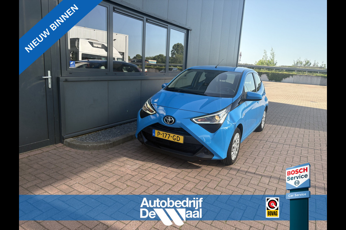 Toyota Aygo 1.0 VVT-i X-Play Automaat 5-drs. CAMERA/CARPLAY/MEDIA/LIMITER