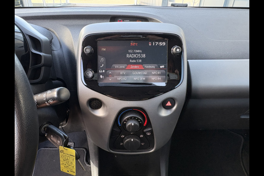 Toyota Aygo 1.0 VVT-i X-Play Automaat 5-drs. CAMERA/CARPLAY/MEDIA/LIMITER