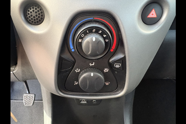 Toyota Aygo 1.0 VVT-i X-Play Automaat 5-drs. CAMERA/CARPLAY/MEDIA/LIMITER