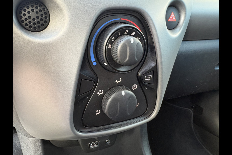 Toyota Aygo 1.0 VVT-i X-Play Automaat 5-drs. CAMERA/CARPLAY/MEDIA/LIMITER