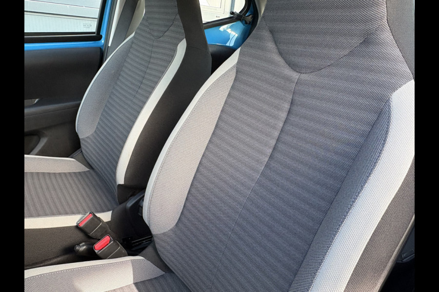 Toyota Aygo 1.0 VVT-i X-Play Automaat 5-drs. CAMERA/CARPLAY/MEDIA/LIMITER