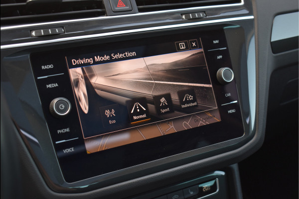 Volkswagen Tiguan 1.4 TSI R-Line 150 Pk DSG Pano Keyless Camera Trekhaak Full Led 19 Inch