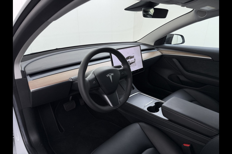 Tesla Model 3 RWD Plus SOH 92.9% Warmtepomp LFP Accu Lmv 19" Panoramadak Leder Navi Ecc Camera's Adap.Cruise Stoel+Stuurverwarming Elek.Achterklep Elek.Stoelen+Memory Led Draadloze telefoonlader 1e Eigenaar Origineel Nederlandse Auto