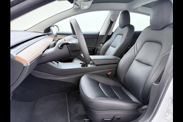Tesla Model 3 RWD Plus SOH 92.9% Warmtepomp LFP Accu Lmv 19" Panoramadak Leder Navi Ecc Camera's Adap.Cruise Stoel+Stuurverwarming Elek.Achterklep Elek.Stoelen+Memory Led Draadloze telefoonlader 1e Eigenaar Origineel Nederlandse Auto