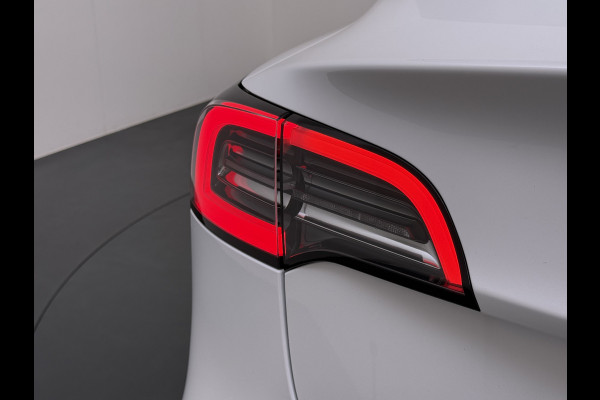 Tesla Model 3 RWD Plus SOH 92.9% Warmtepomp LFP Accu Lmv 19" Panoramadak Leder Navi Ecc Camera's Adap.Cruise Stoel+Stuurverwarming Elek.Achterklep Elek.Stoelen+Memory Led Draadloze telefoonlader 1e Eigenaar Origineel Nederlandse Auto