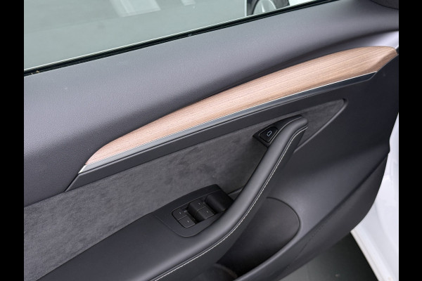 Tesla Model 3 RWD Plus SOH 92.9% Warmtepomp LFP Accu Lmv 19" Panoramadak Leder Navi Ecc Camera's Adap.Cruise Stoel+Stuurverwarming Elek.Achterklep Elek.Stoelen+Memory Led Draadloze telefoonlader 1e Eigenaar Origineel Nederlandse Auto