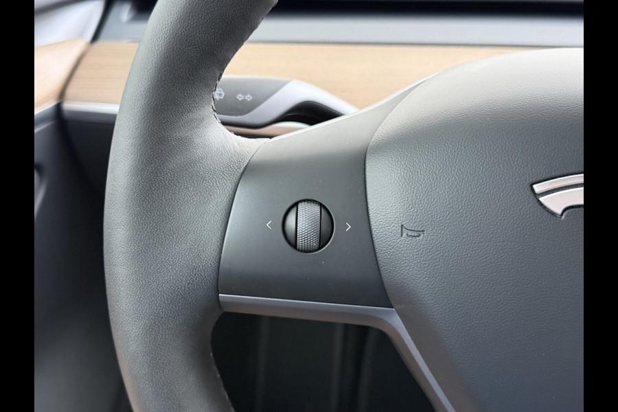 Tesla Model 3 RWD Plus SOH 92.9% Warmtepomp LFP Accu Lmv 19" Panoramadak Leder Navi Ecc Camera's Adap.Cruise Stoel+Stuurverwarming Elek.Achterklep Elek.Stoelen+Memory Led Draadloze telefoonlader 1e Eigenaar Origineel Nederlandse Auto