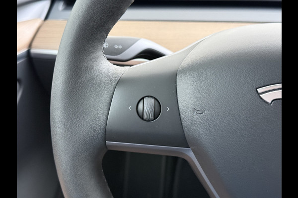 Tesla Model 3 RWD Plus SOH 92.9% Warmtepomp LFP Accu Lmv 19" Panoramadak Leder Navi Ecc Camera's Adap.Cruise Stoel+Stuurverwarming Elek.Achterklep Elek.Stoelen+Memory Led Draadloze telefoonlader 1e Eigenaar Origineel Nederlandse Auto