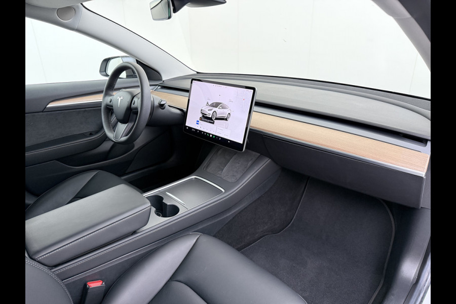 Tesla Model 3 RWD Plus SOH 92.9% Warmtepomp LFP Accu Lmv 19" Panoramadak Leder Navi Ecc Camera's Adap.Cruise Stoel+Stuurverwarming Elek.Achterklep Elek.Stoelen+Memory Led Draadloze telefoonlader 1e Eigenaar Origineel Nederlandse Auto