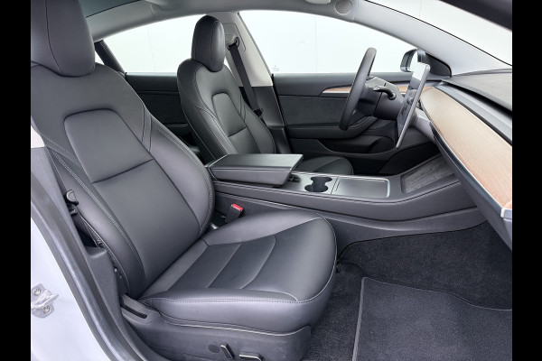 Tesla Model 3 RWD Plus SOH 92.9% Warmtepomp LFP Accu Lmv 19" Panoramadak Leder Navi Ecc Camera's Adap.Cruise Stoel+Stuurverwarming Elek.Achterklep Elek.Stoelen+Memory Led Draadloze telefoonlader 1e Eigenaar Origineel Nederlandse Auto