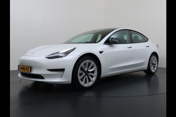 Tesla Model 3 RWD Plus SOH 92.9% Warmtepomp LFP Accu Lmv 19" Panoramadak Leder Navi Ecc Camera's Adap.Cruise Stoel+Stuurverwarming Elek.Achterklep Elek.Stoelen+Memory Led Draadloze telefoonlader 1e Eigenaar Origineel Nederlandse Auto