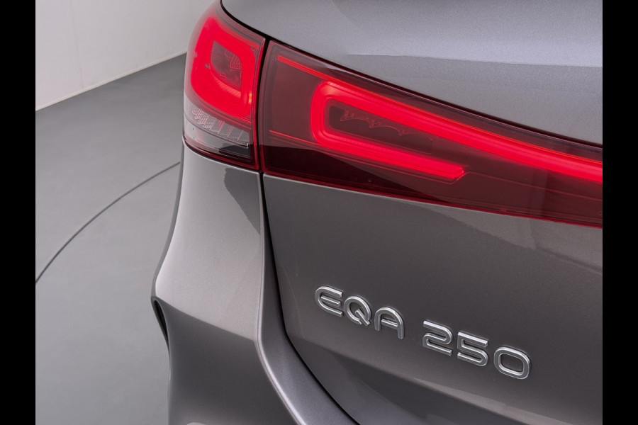 Mercedes-Benz EQA 250 AMG Business Solution Night 67kWh SOH 97% Navi Camera Ecc Cruise Control Stoelverwarming Pdc Dodehoek assist Lmv  Elek.Achterklep Privacy Glas DAB Led Advanced pakket 1e Eigenaar Dealeronderhouden Origineel Nederlandse Auto