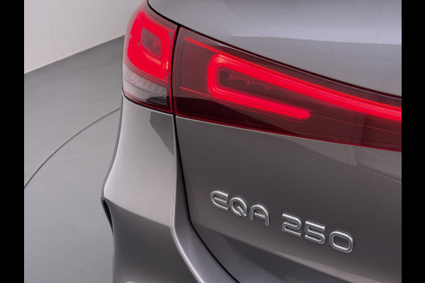 Mercedes-Benz EQA 250 AMG Business Solution Night 67kWh SOH 97% Navi Camera Ecc Cruise Control Stoelverwarming Pdc Dodehoek assist Lmv  Elek.Achterklep Privacy Glas DAB Led Advanced pakket 1e Eigenaar Dealeronderhouden Origineel Nederlandse Auto