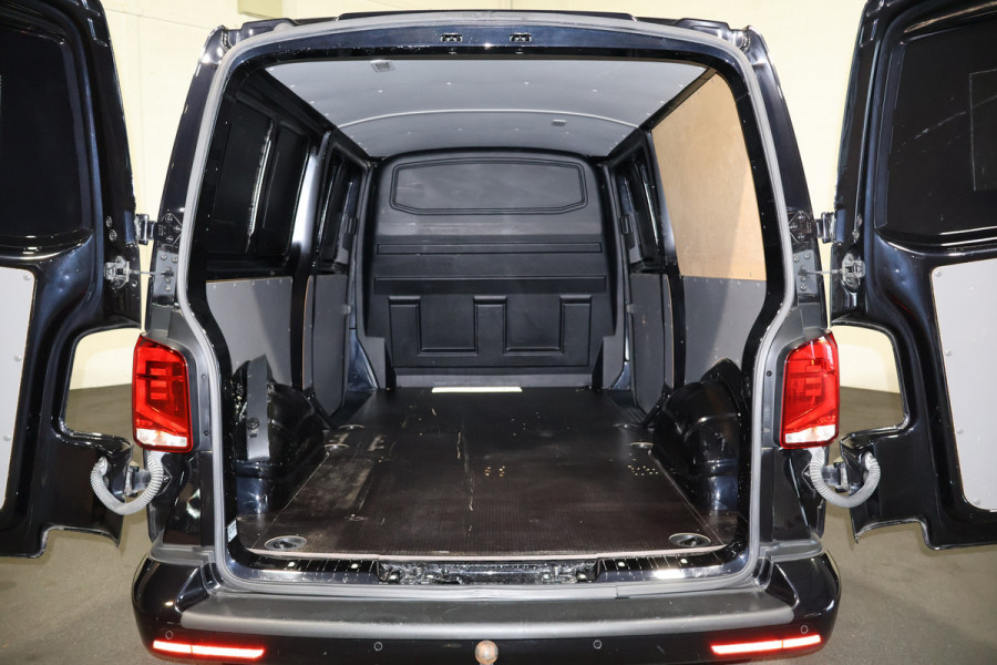 Volkswagen Transporter 2.0 TDI 150pk L2 H1 Automaat Bulli Led Leer Navigatie