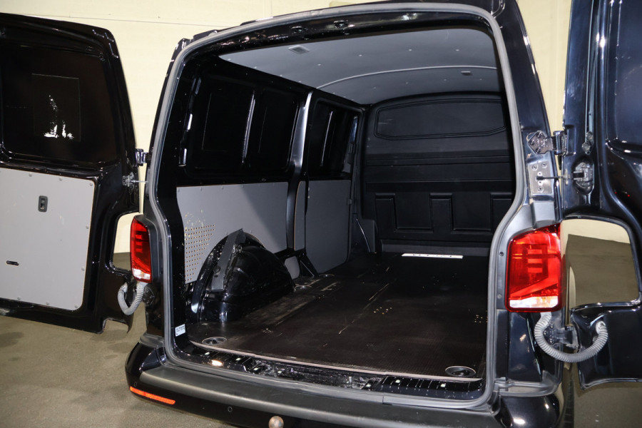 Volkswagen Transporter 2.0 TDI 150pk L2 H1 Automaat Bulli Led Leer Navigatie
