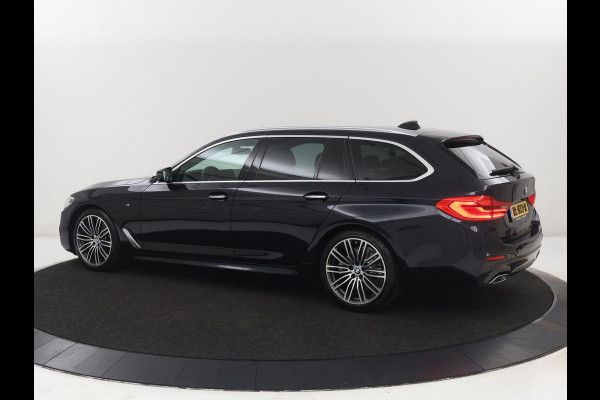 BMW 5 Serie 520i M Sport | Head-Up | Leder | Stoelverwarming | Camera | Sportstoelen | Park Assist | Carplay | Sfeerverlichting | Navigatie | Cruise control | Memory | Climate control | 19'' | Bluetooth