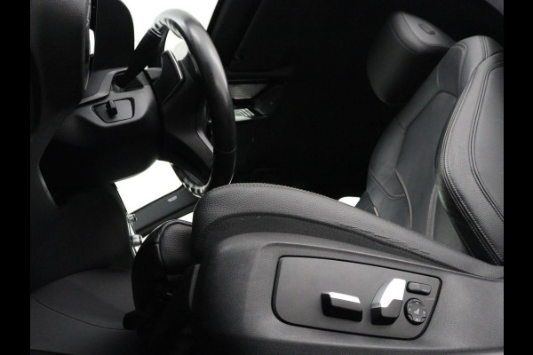 BMW 5 Serie 520i M Sport | Head-Up | Leder | Stoelverwarming | Camera | Sportstoelen | Park Assist | Carplay | Sfeerverlichting | Navigatie | Cruise control | Memory | Climate control | 19'' | Bluetooth