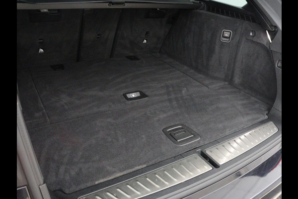 BMW 5 Serie 520i M Sport | Head-Up | Leder | Stoelverwarming | Camera | Sportstoelen | Park Assist | Carplay | Sfeerverlichting | Navigatie | Cruise control | Memory | Climate control | 19'' | Bluetooth