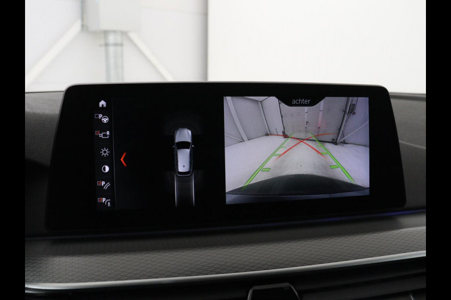 BMW 5 Serie 520i M Sport | Head-Up | Leder | Stoelverwarming | Camera | Sportstoelen | Park Assist | Carplay | Sfeerverlichting | Navigatie | Cruise control | Memory | Climate control | 19'' | Bluetooth