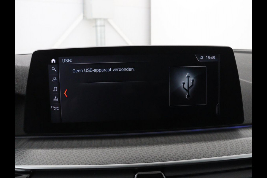 BMW 5 Serie 520i M Sport | Head-Up | Leder | Stoelverwarming | Camera | Sportstoelen | Park Assist | Carplay | Sfeerverlichting | Navigatie | Cruise control | Memory | Climate control | 19'' | Bluetooth