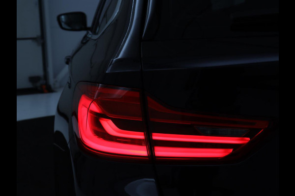 BMW 5 Serie 520i M Sport | Head-Up | Leder | Stoelverwarming | Camera | Sportstoelen | Park Assist | Carplay | Sfeerverlichting | Navigatie | Cruise control | Memory | Climate control | 19'' | Bluetooth