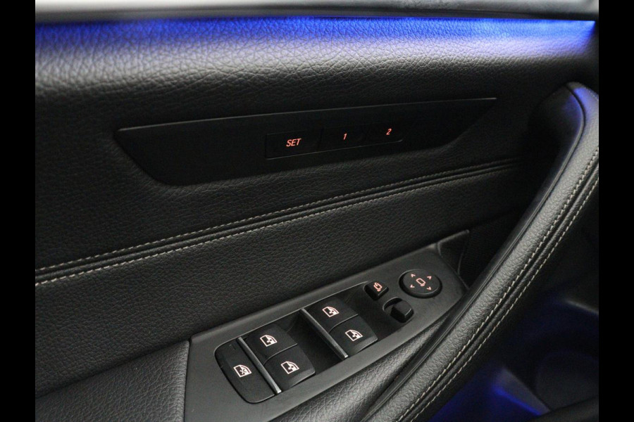 BMW 5 Serie 520i M Sport | Head-Up | Leder | Stoelverwarming | Camera | Sportstoelen | Park Assist | Carplay | Sfeerverlichting | Navigatie | Cruise control | Memory | Climate control | 19'' | Bluetooth