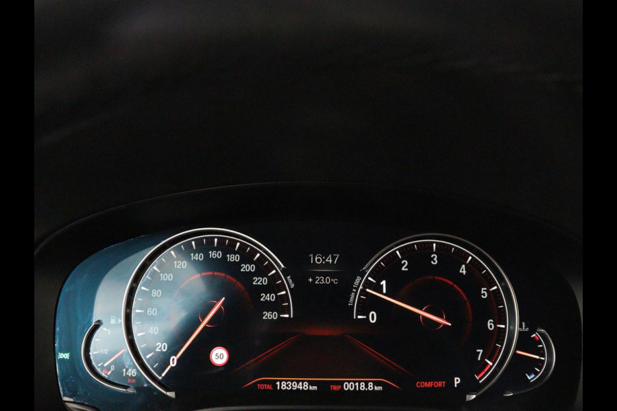BMW 5 Serie 520i M Sport | Head-Up | Leder | Stoelverwarming | Camera | Sportstoelen | Park Assist | Carplay | Sfeerverlichting | Navigatie | Cruise control | Memory | Climate control | 19'' | Bluetooth
