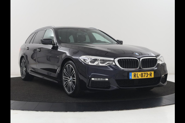 BMW 5 Serie 520i M Sport | Head-Up | Leder | Stoelverwarming | Camera | Sportstoelen | Park Assist | Carplay | Sfeerverlichting | Navigatie | Cruise control | Memory | Climate control | 19'' | Bluetooth