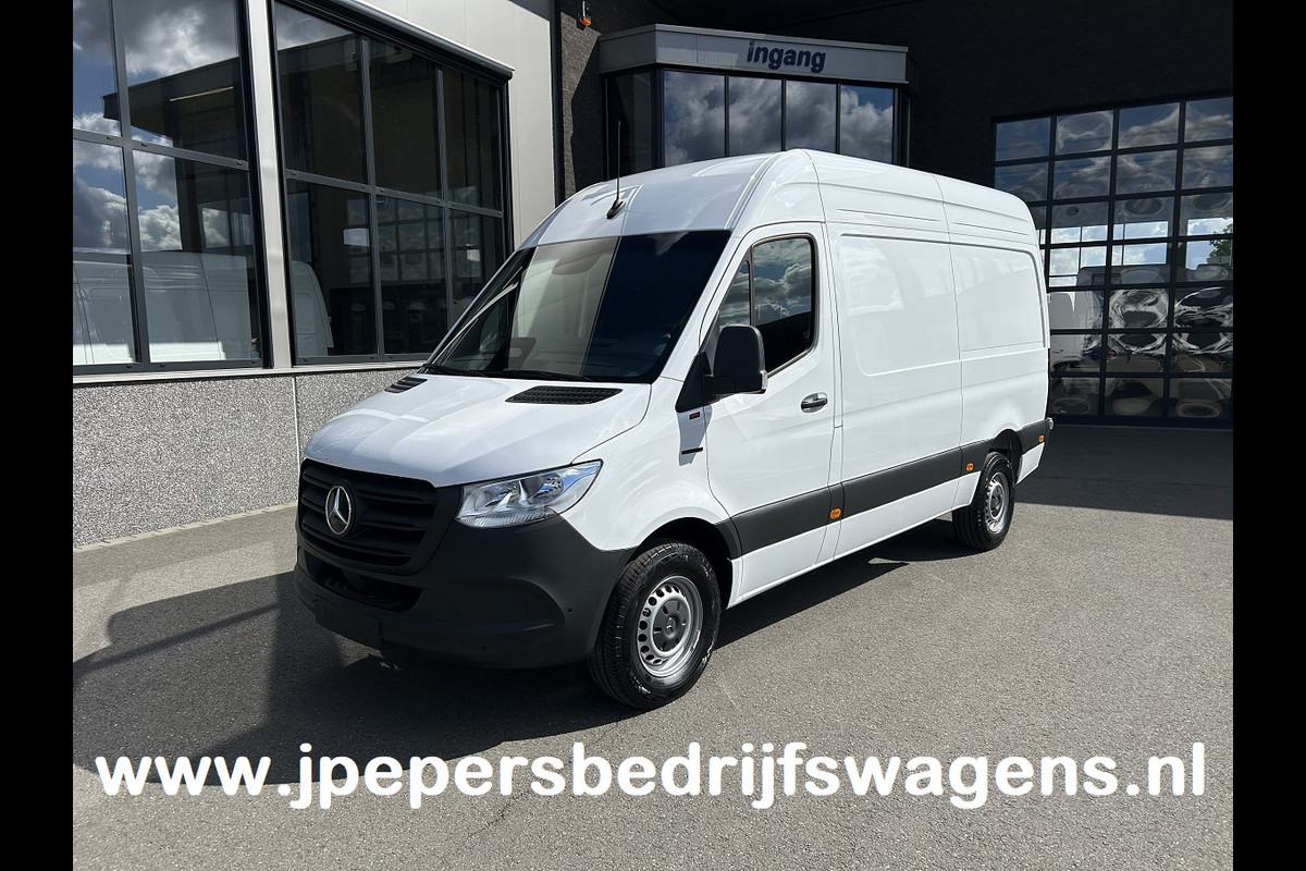 Mercedes-Benz eSprinter 320 L2 Pro 81kWh / Snel laden 115Kw / Trekhaak / MBUX / Navigatie / Camera / Cruise control / Airco / 270 Graden achterdeuren