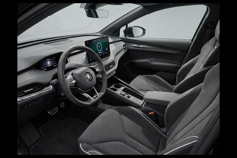Škoda ENYAQ iV 60 Sportline 180pk | Navigatie | Wegklapbare trekhaak | 20 inch Lichtmetalen velgen | Apple Carplay/- Android auto | Verwarmbare voorstoelen | Adaptieve cruise controle
