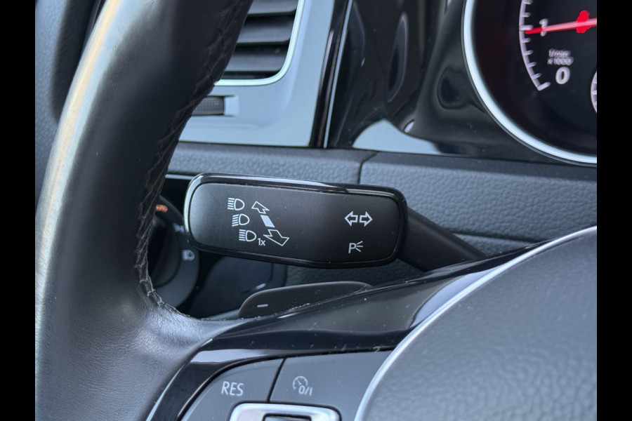 Volkswagen Golf Variant 1.5 TSI Highline | Pano | Trekhaak | ACC | Camera | LED | Keyless