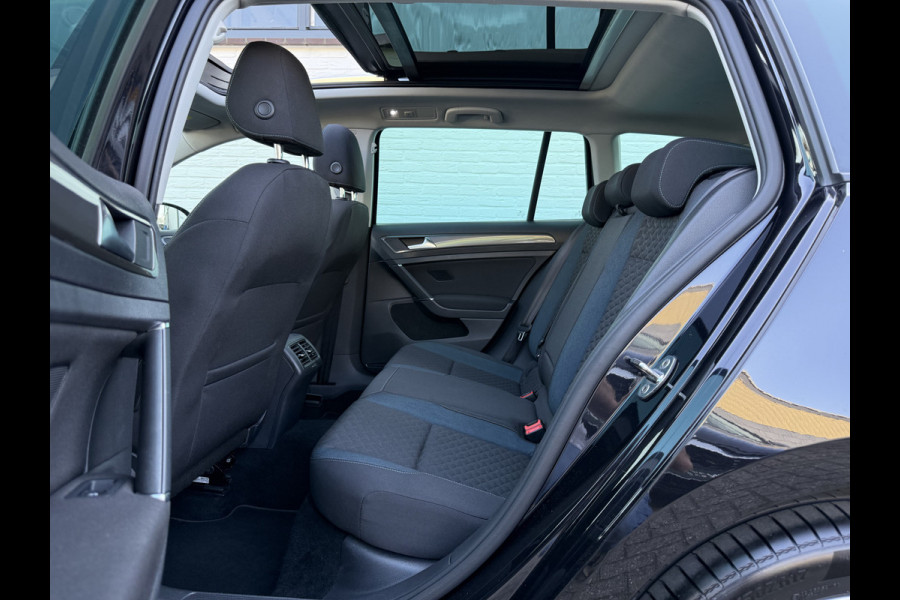 Volkswagen Golf Variant 1.5 TSI Highline | Pano | Trekhaak | ACC | Camera | LED | Keyless