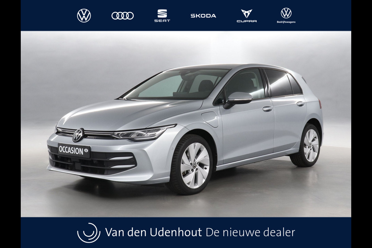 Volkswagen Golf 1.5 eHybrid 204 pk Life Edition DSG / Stoel en stuurwielverwarming / App Connect