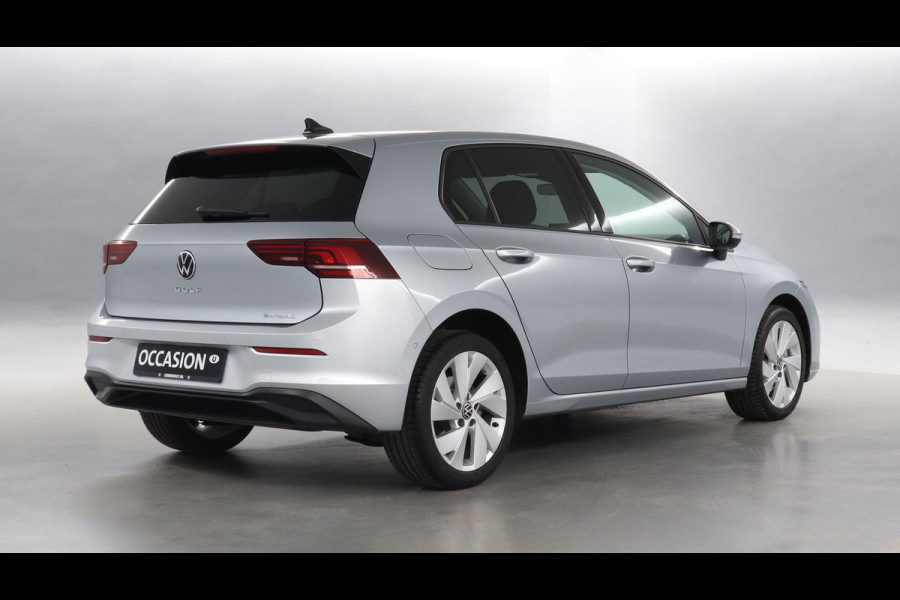 Volkswagen Golf 1.5 eHybrid 204 pk Life Edition DSG / Stoel en stuurwielverwarming / App Connect