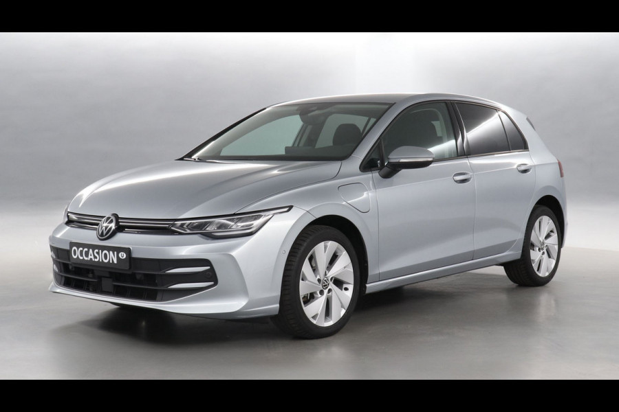 Volkswagen Golf 1.5 eHybrid 204 pk Life Edition DSG / Stoel en stuurwielverwarming / App Connect