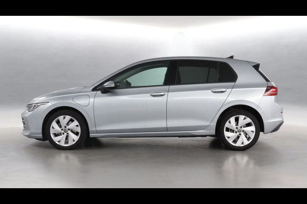 Volkswagen Golf 1.5 eHybrid 204 pk Life Edition DSG / Stoel en stuurwielverwarming / App Connect