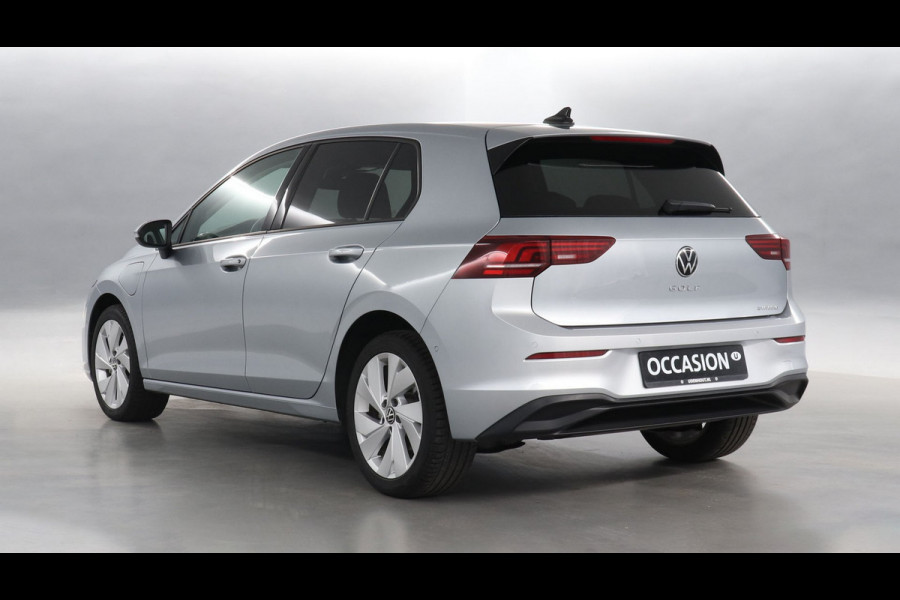Volkswagen Golf 1.5 eHybrid 204 pk Life Edition DSG / Stoel en stuurwielverwarming / App Connect