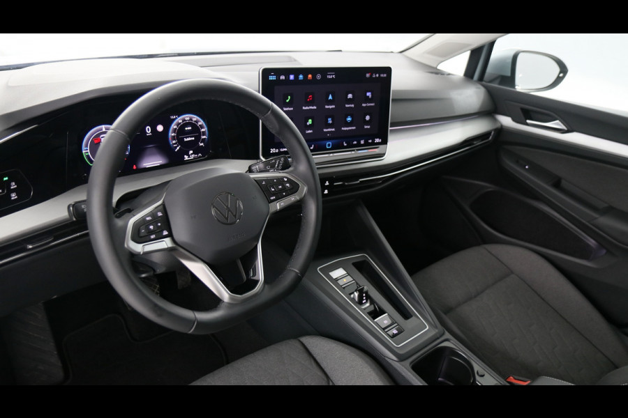 Volkswagen Golf 1.5 eHybrid 204 pk Life Edition DSG / Stoel en stuurwielverwarming / App Connect