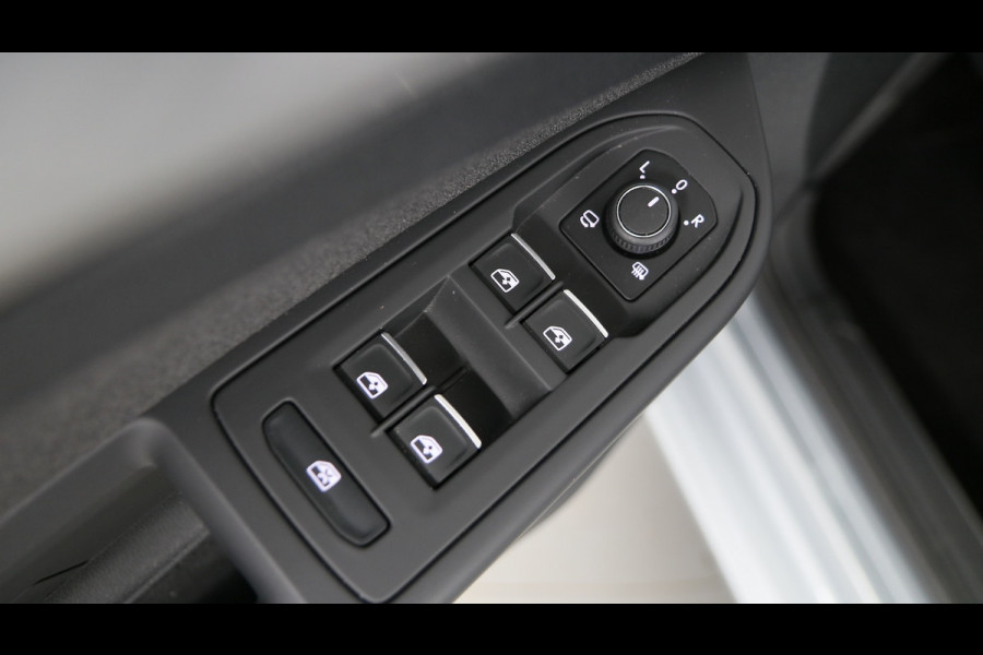 Volkswagen Golf 1.5 eHybrid 204 pk Life Edition DSG / Stoel en stuurwielverwarming / App Connect