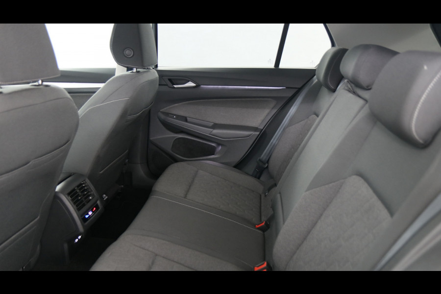 Volkswagen Golf 1.5 eHybrid 204 pk Life Edition DSG / Stoel en stuurwielverwarming / App Connect