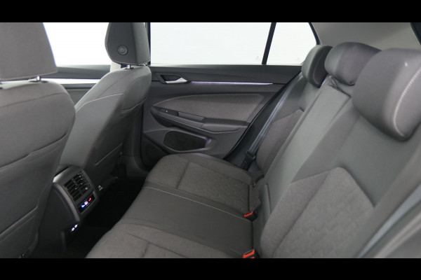 Volkswagen Golf 1.5 eHybrid 204 pk Life Edition DSG / Stoel en stuurwielverwarming / App Connect