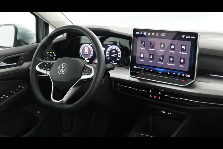 Volkswagen Golf 1.5 eHybrid 204 pk Life Edition DSG / Stoel en stuurwielverwarming / App Connect