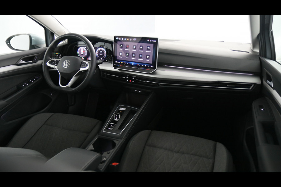 Volkswagen Golf 1.5 eHybrid 204 pk Life Edition DSG / Stoel en stuurwielverwarming / App Connect