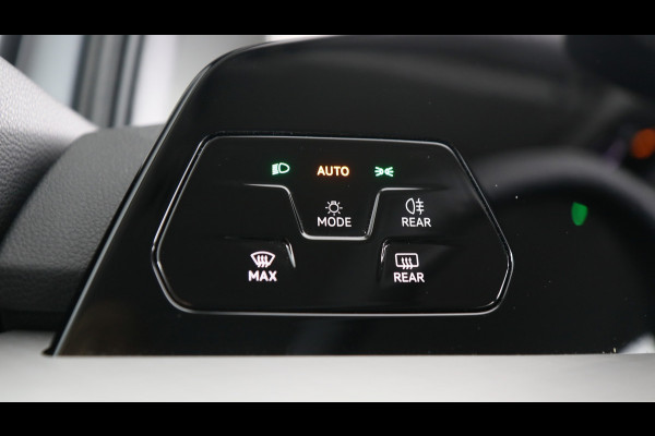Volkswagen Golf 1.5 eHybrid 204 pk Life Edition DSG / Stoel en stuurwielverwarming / App Connect
