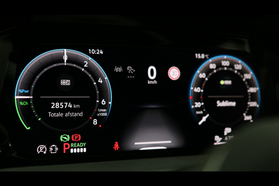 Volkswagen Golf 1.5 eHybrid 204 pk Life Edition DSG / Stoel en stuurwielverwarming / App Connect